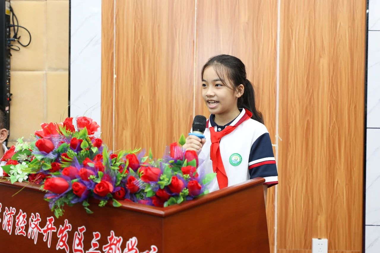 ��ůУ԰ �ذ����� ���Ͽ�ҵ��չ��һ��ͯ�ڹ�������˶�3.jpg