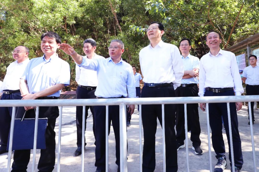 ��Ȼ��Դ�������Ͽ�ҵ��չ��һ���ҿ�ͻ��ս���ж�ר�����