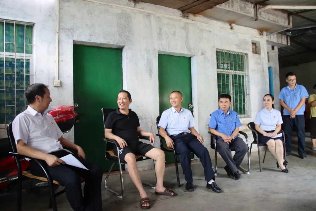 ���Ͽ�ҵ��ί��չ����һ���߷�ο���˶�