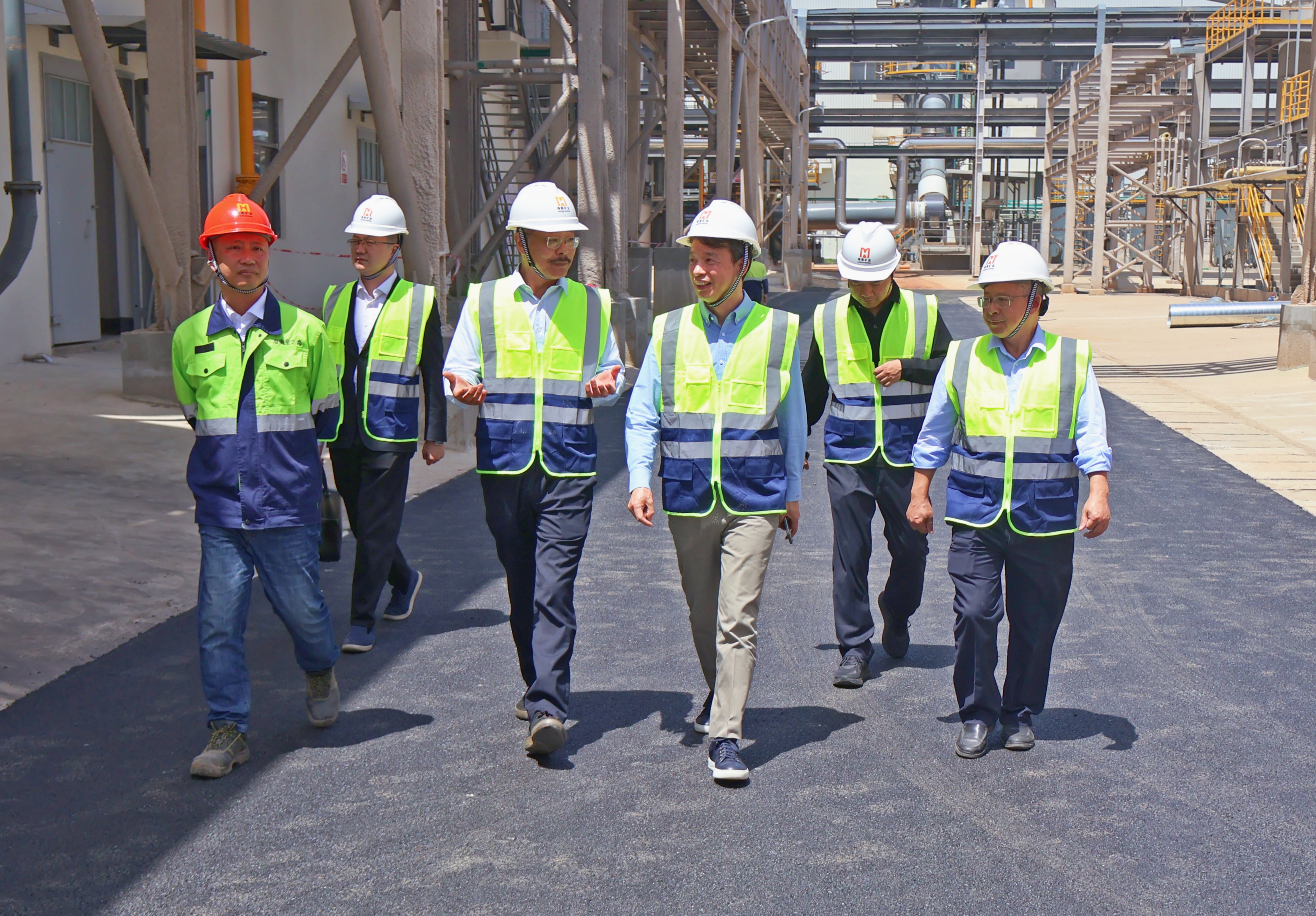 ���ǹ�����ϯ���³���Ⱥ���ֳ����к�����֮��